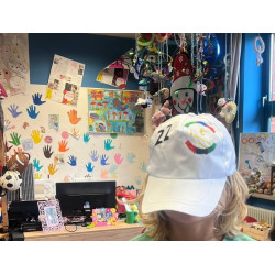 5-teiliges Graffiti-Kappen Bastelset – Weiße Baseballcaps zum Bemalen