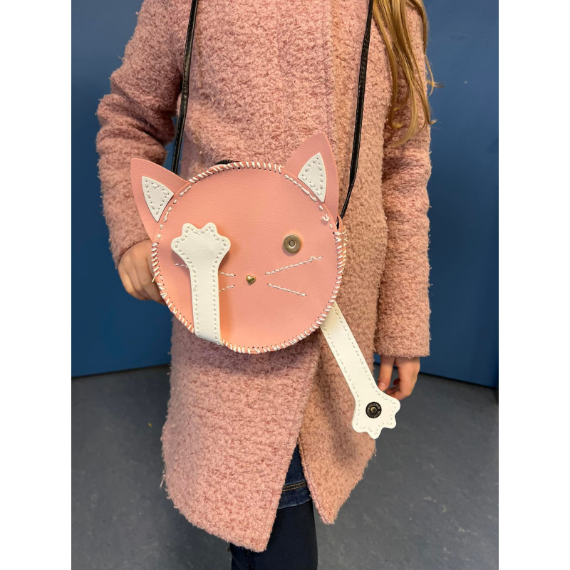 die schüchterne Katze